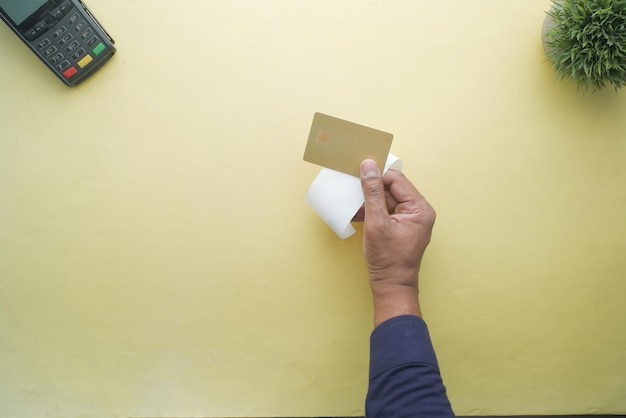 A close-up of a Colombian hand holding a membership card from a credit cooperative, highlighting the sense of belonging and ownership within the organization.