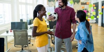 6 Tendencias Clave para Emprendedores Colombianos en 2025 - Cover Image
