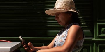 Herramientas Digitales para Negocios Locales en Colombia: Ahorra Hasta un 10% - Cover Image