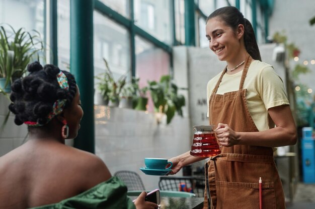 A picture showcasing a Colombian coffee shop using reusable cups and offering discounts to customers who bring their own containers, emphasizing the promotion of sustainable practices and customer engagement.